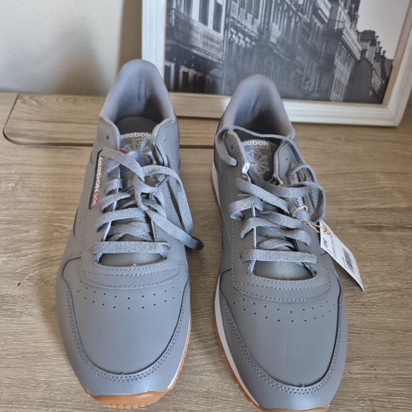 New Reebok Men's Classic Gray Sneakers - Picture 5 of 6